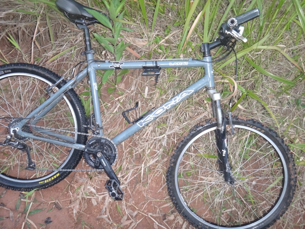 A bike que me proprocionou o
prazer está em mãos estranhas Alguma coisa acontece no meu coração....e só de lembrar
da minha Kona eu perco o chão